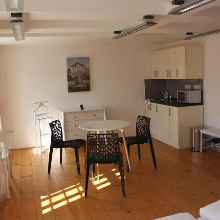 Jeschkeho Vila A Lazensky Dum Apartment